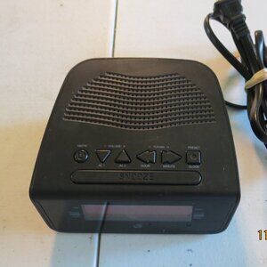 GPX C2248 2017 Model with Clock Radio Analog Clock